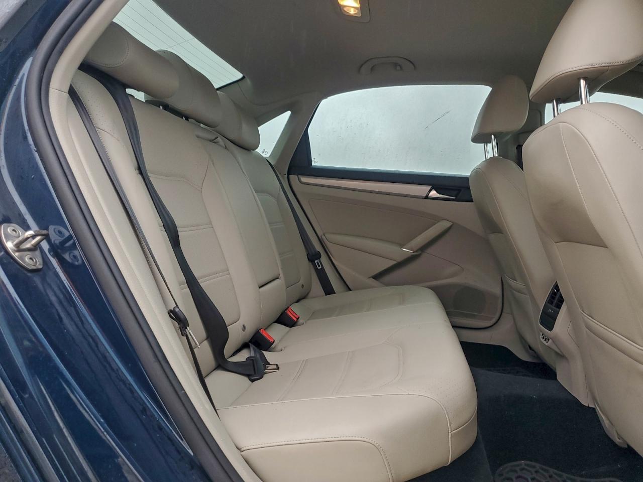 2020 VOLKSWAGEN PASSAT SE photo 10