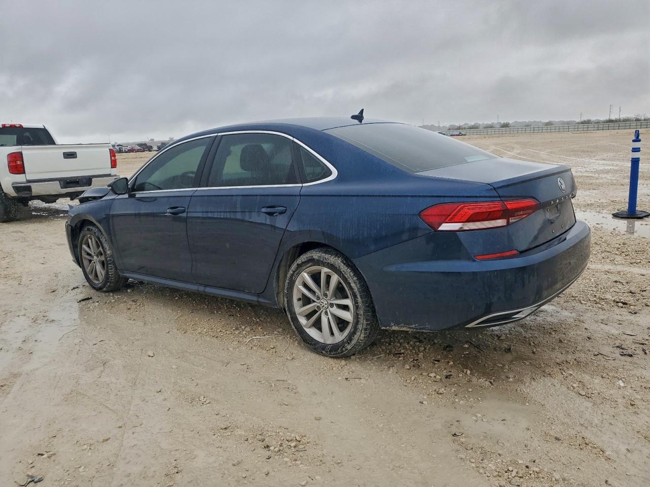 2020 VOLKSWAGEN PASSAT SE photo 2