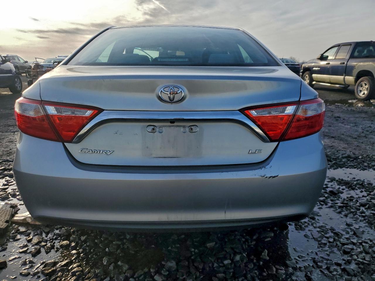 2016 TOYOTA CAMRY LE photo 6