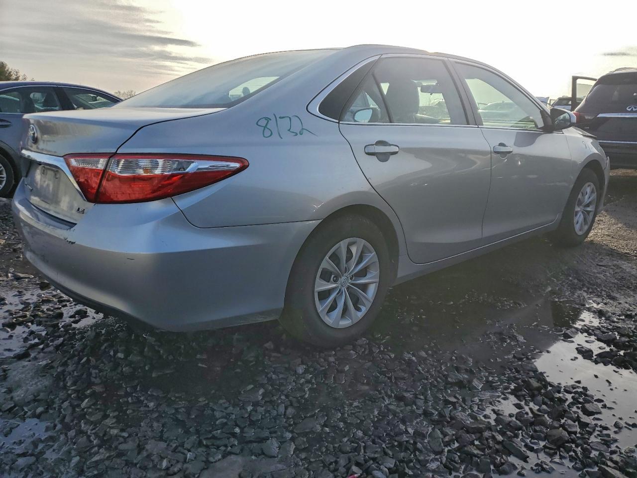 2016 TOYOTA CAMRY LE photo 3