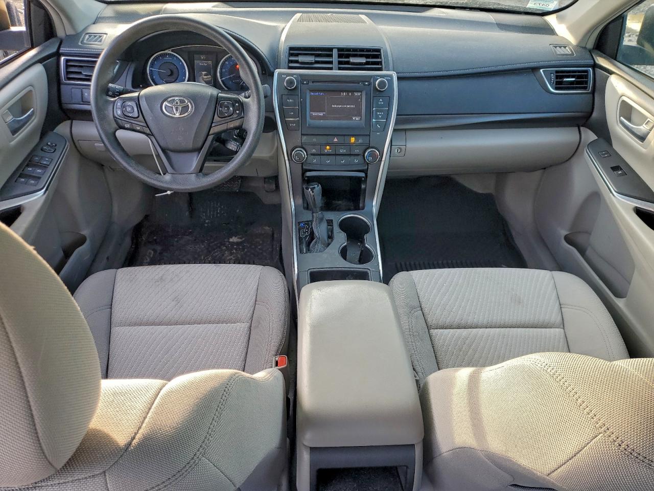2016 TOYOTA CAMRY LE photo 8