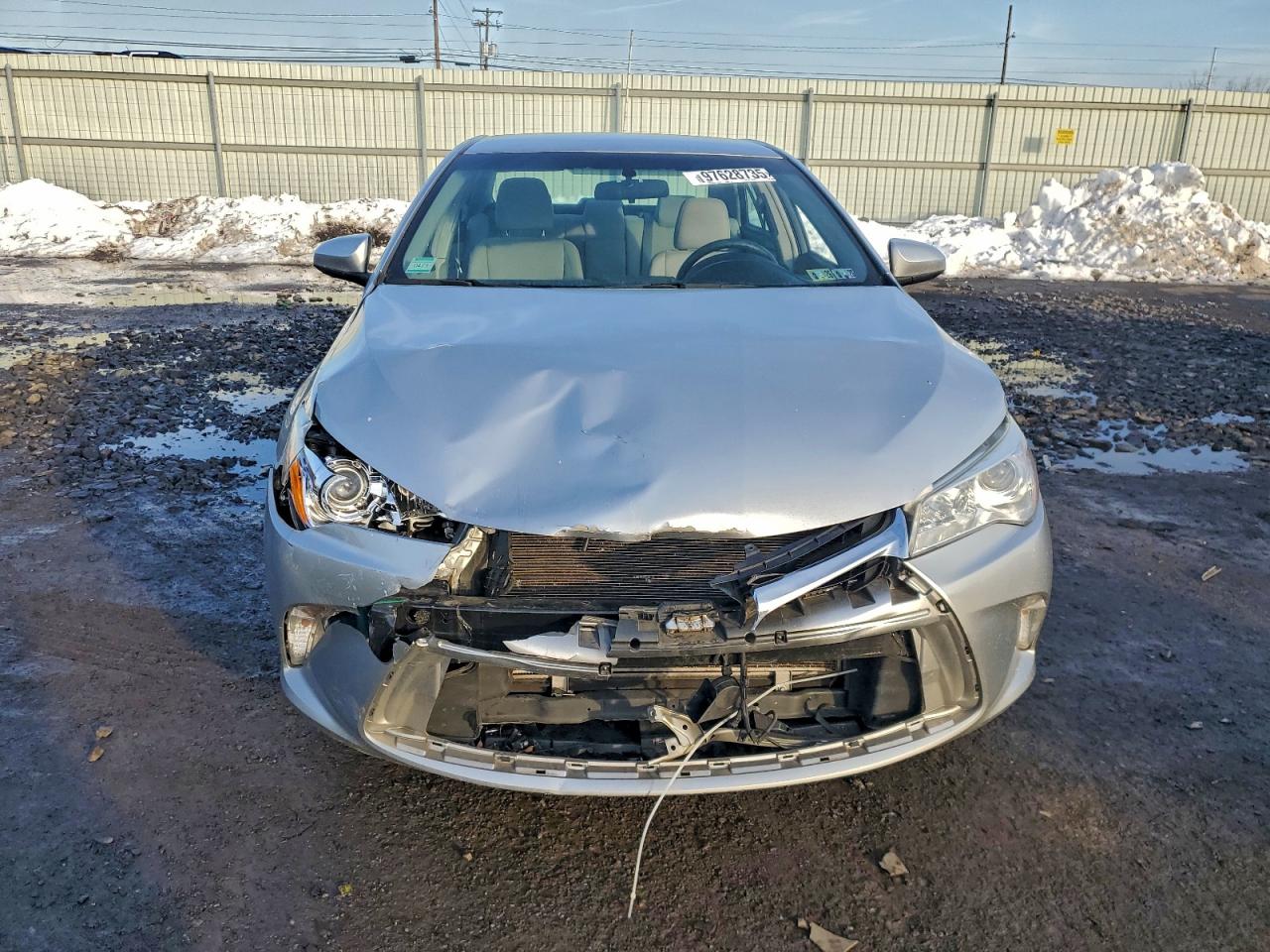 2016 TOYOTA CAMRY LE photo 5