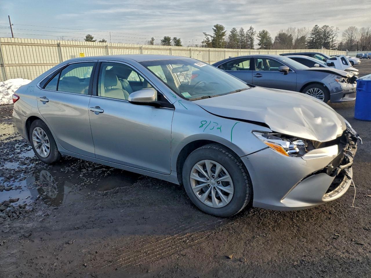 2016 TOYOTA CAMRY LE photo 4