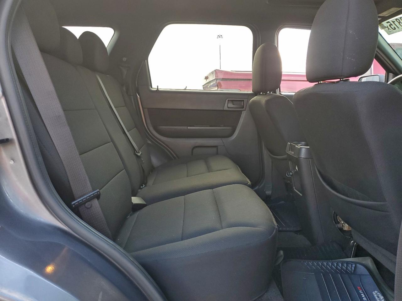 2010 FORD ESCAPE XLT photo 11