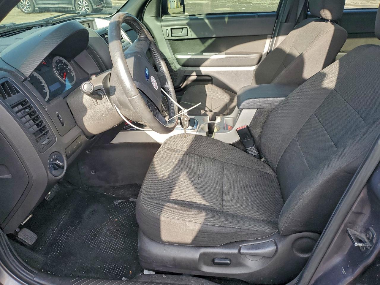 2010 FORD ESCAPE XLT photo 7