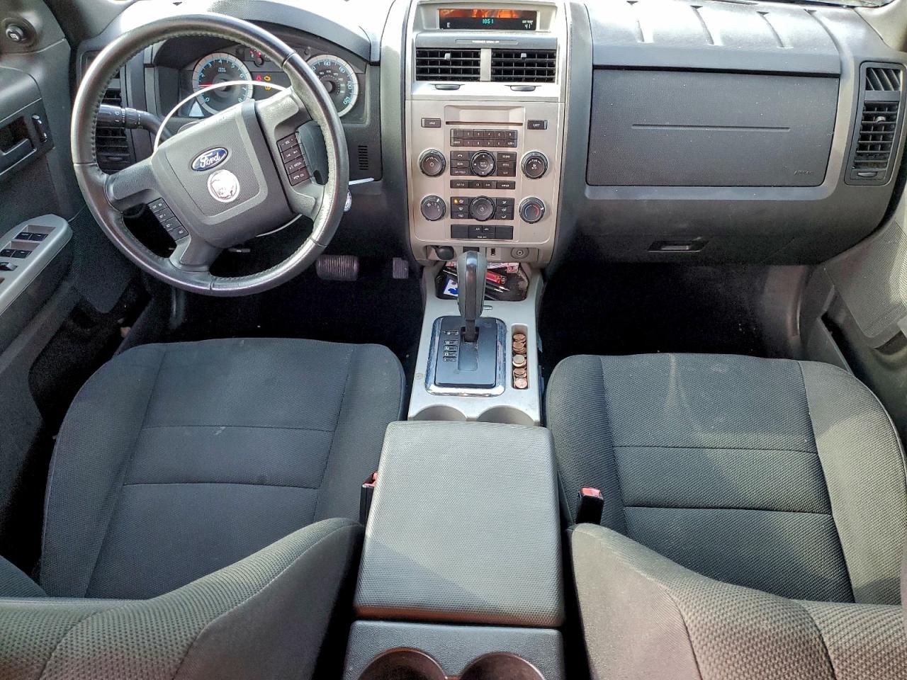2010 FORD ESCAPE XLT photo 8