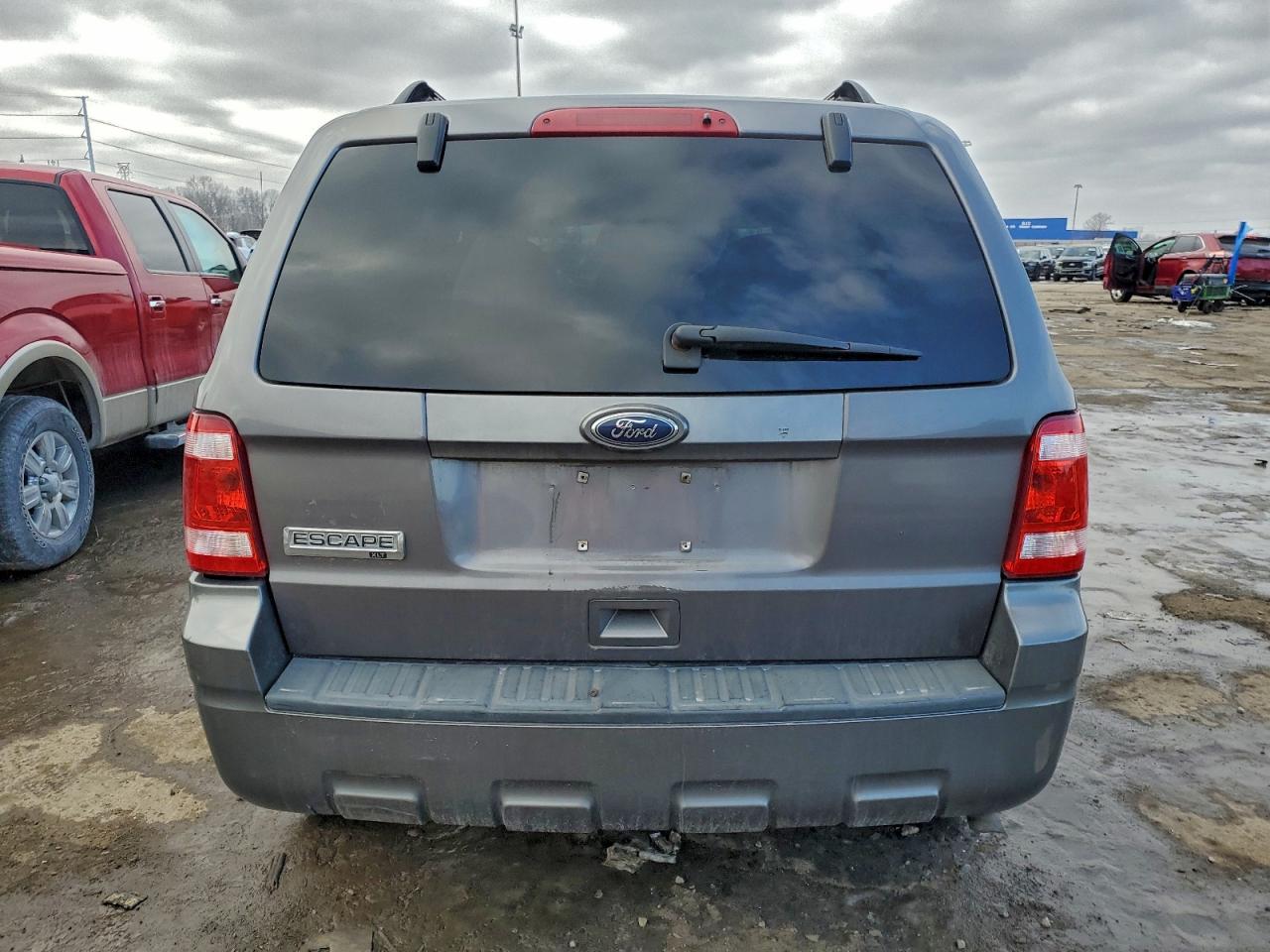 2010 FORD ESCAPE XLT photo 6