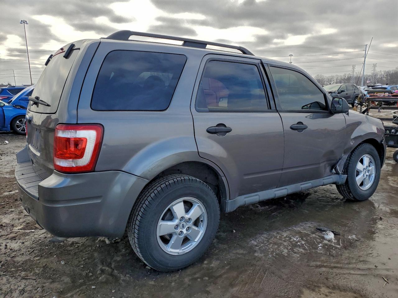 2010 FORD ESCAPE XLT photo 3