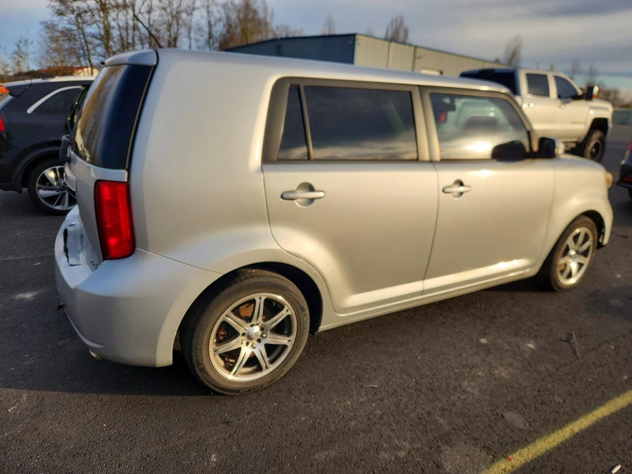 2010 TOYOTA SCION XB photo 3
