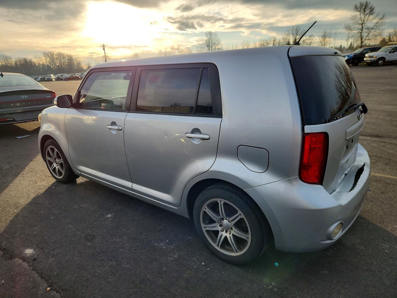 2010 TOYOTA SCION XB photo 2