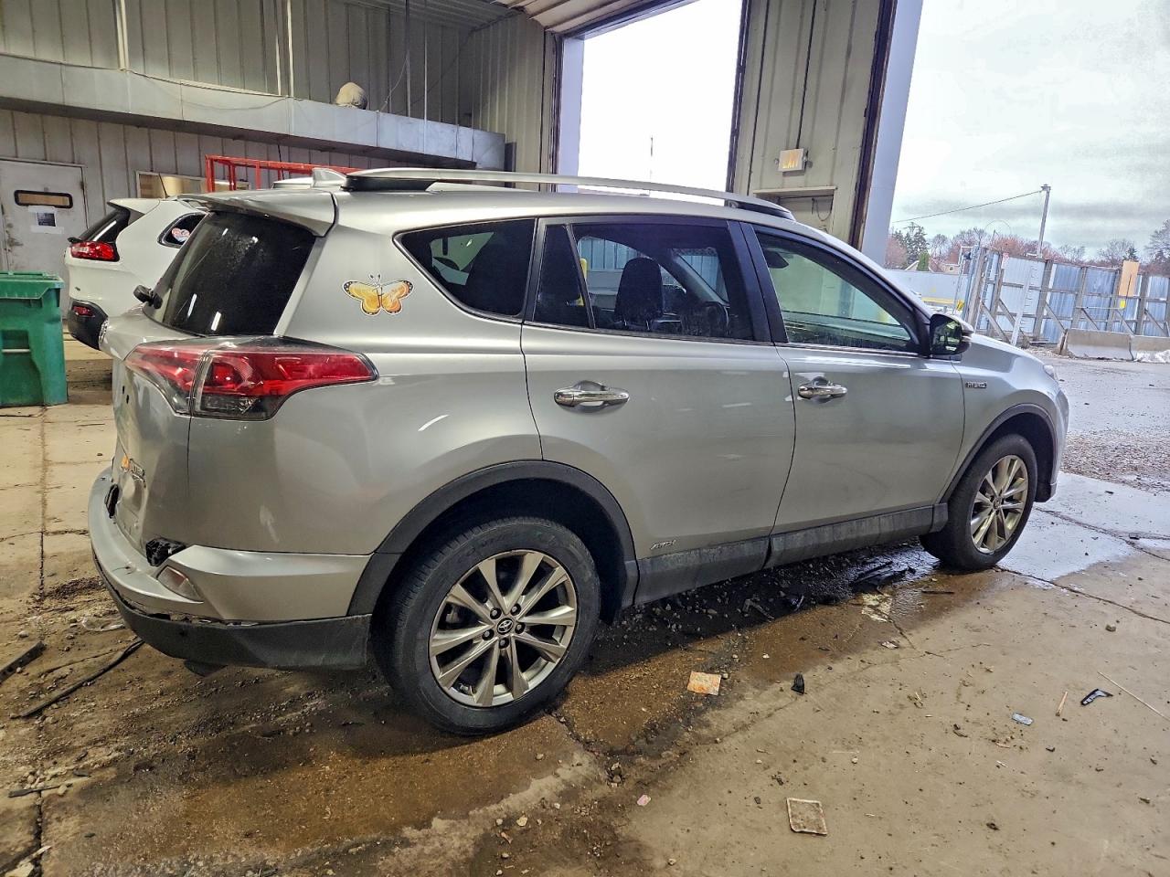 2017 TOYOTA RAV4 HV LIMITED photo 3