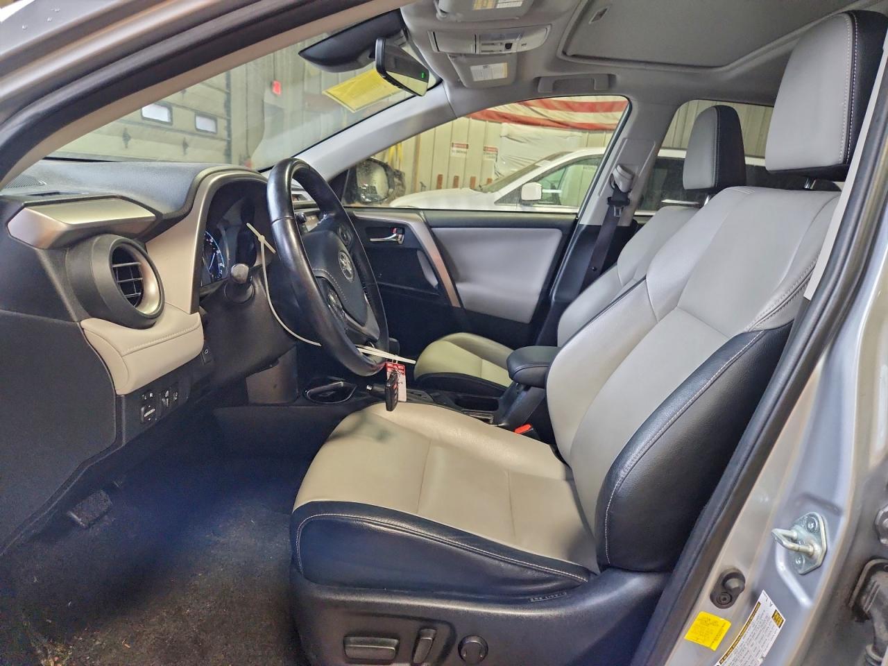2017 TOYOTA RAV4 HV LIMITED photo 7