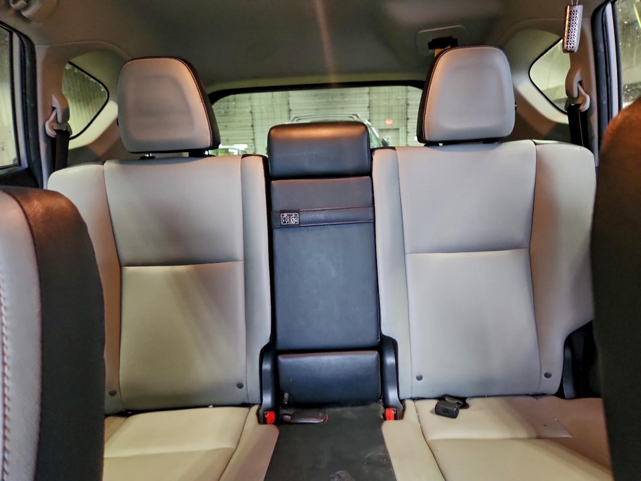 2017 TOYOTA RAV4 HV LIMITED photo 10