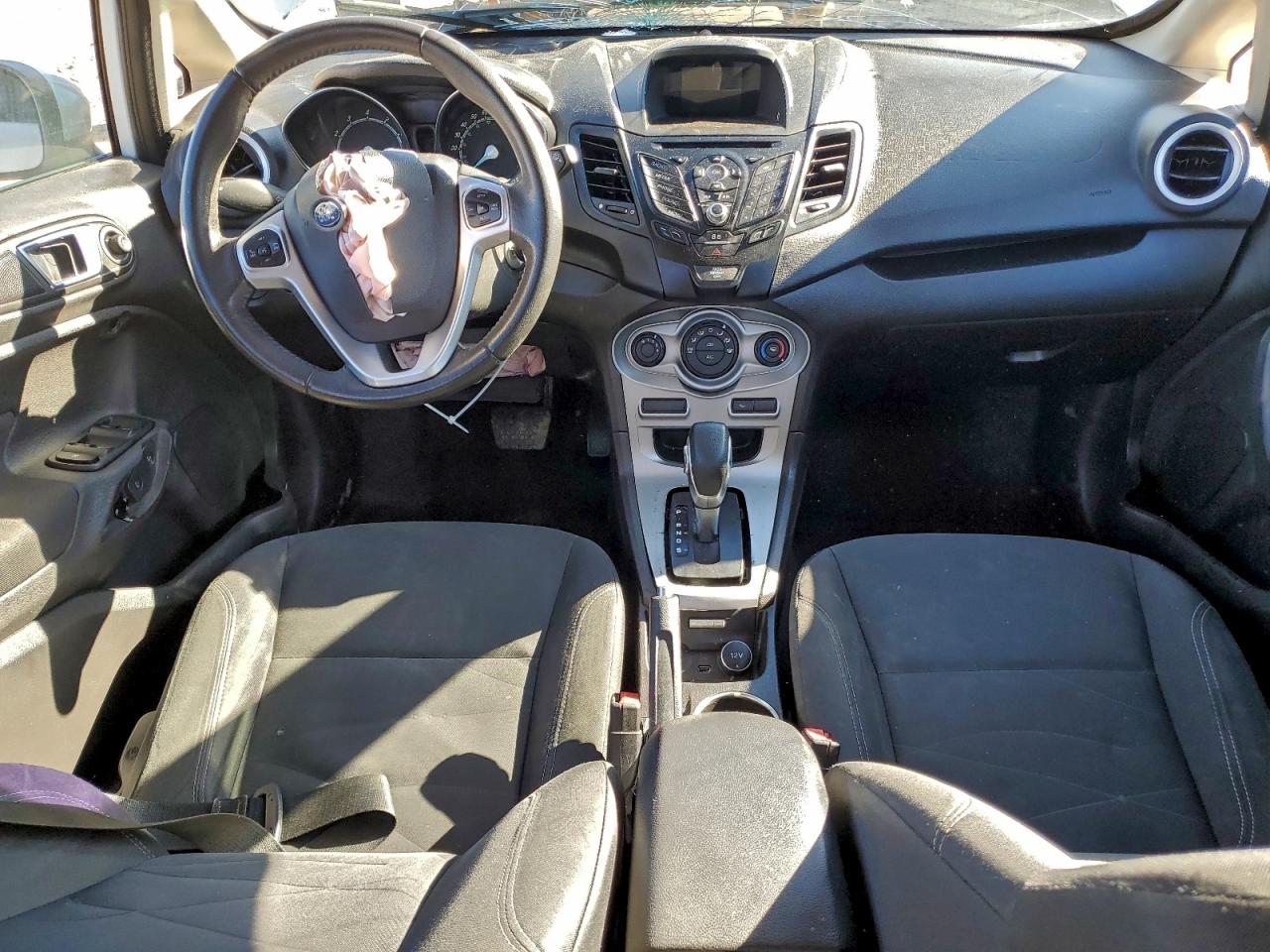 2016 FORD FIESTA SE photo 8