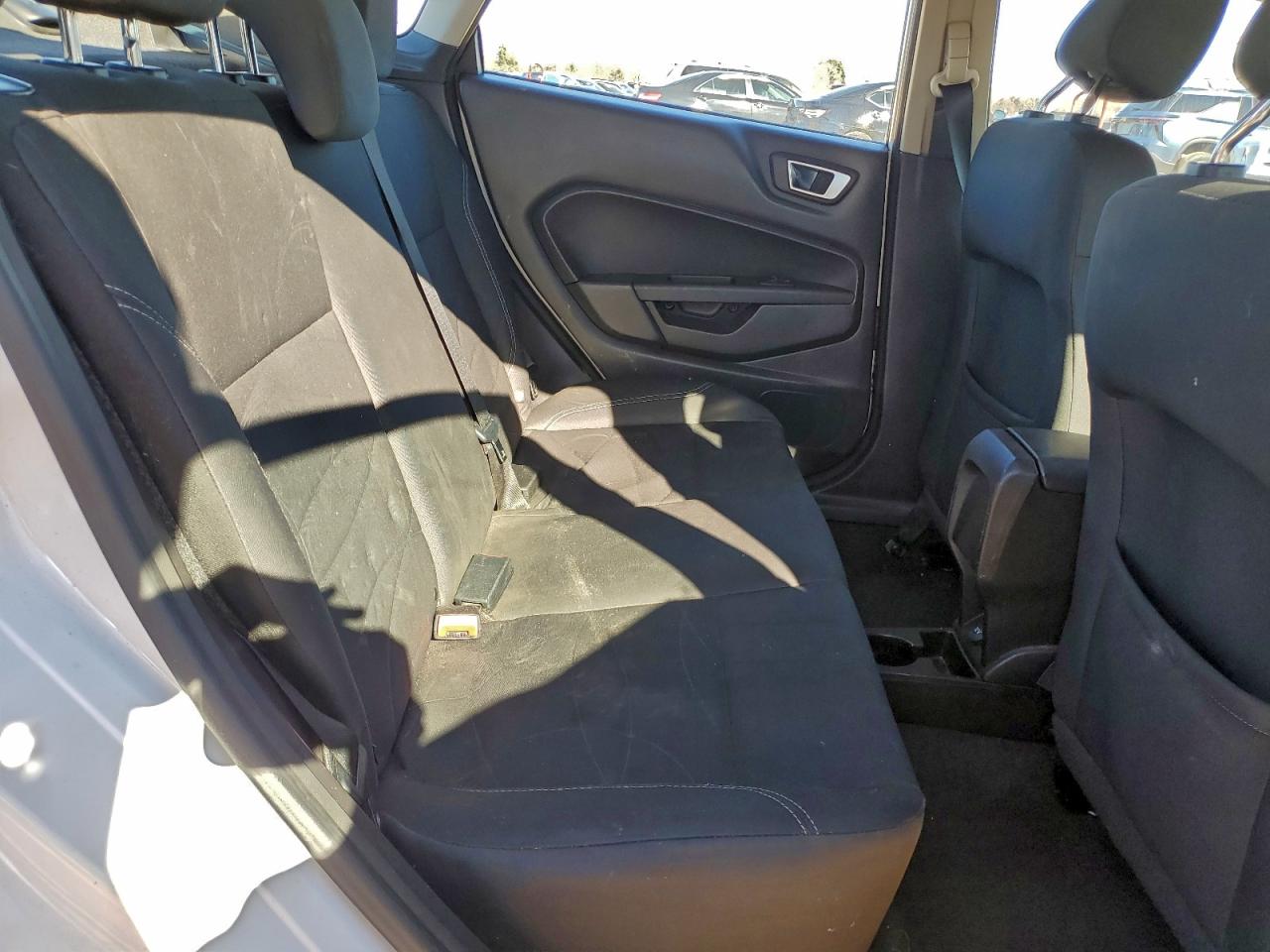 2016 FORD FIESTA SE photo 10