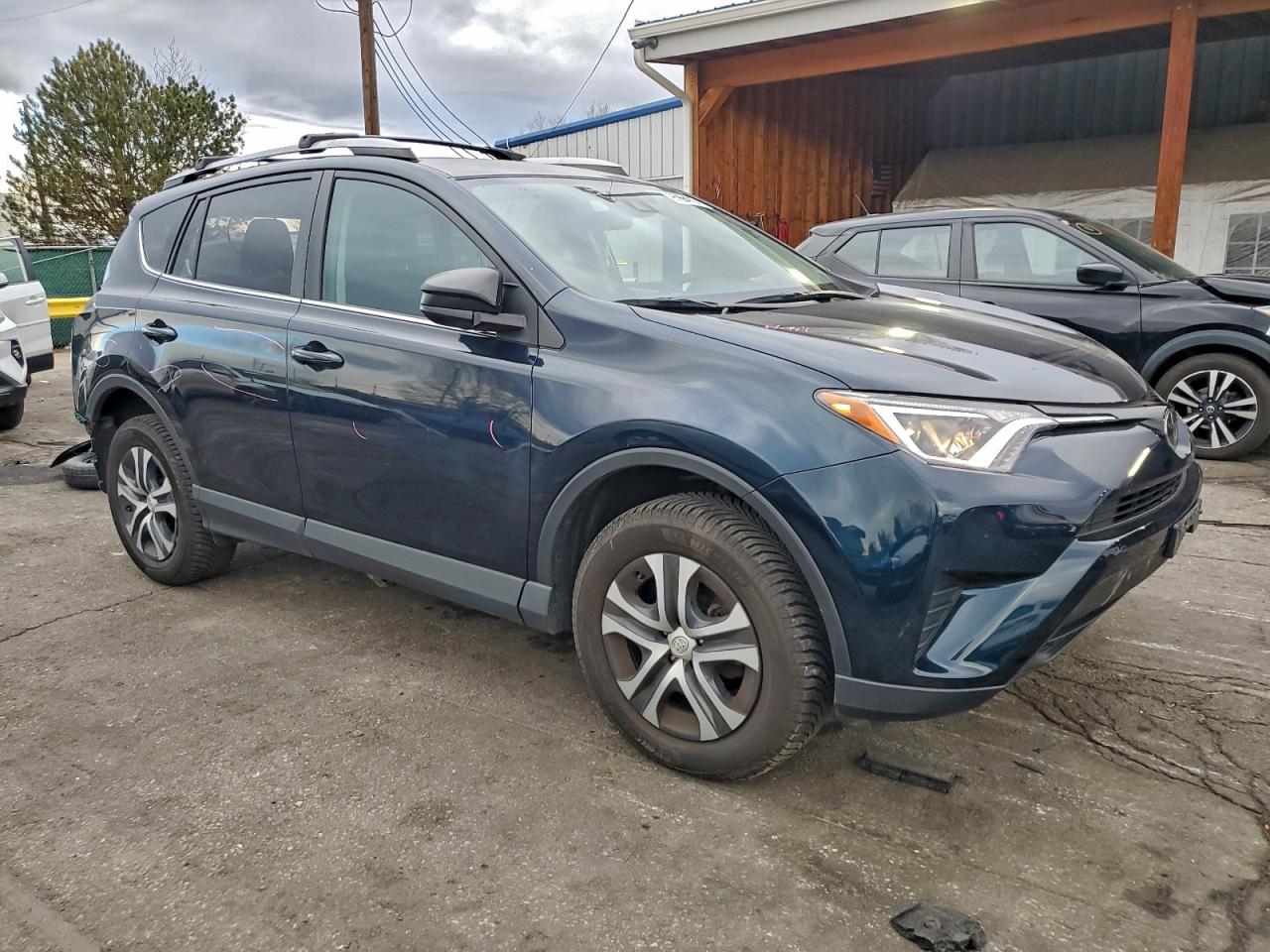 2017 TOYOTA RAV4 LE photo 4