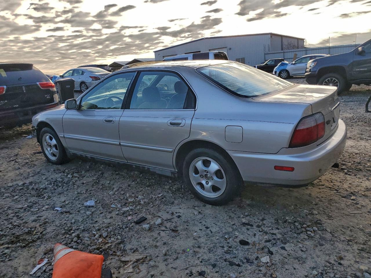 1997 HONDA ACCORD SE photo 2