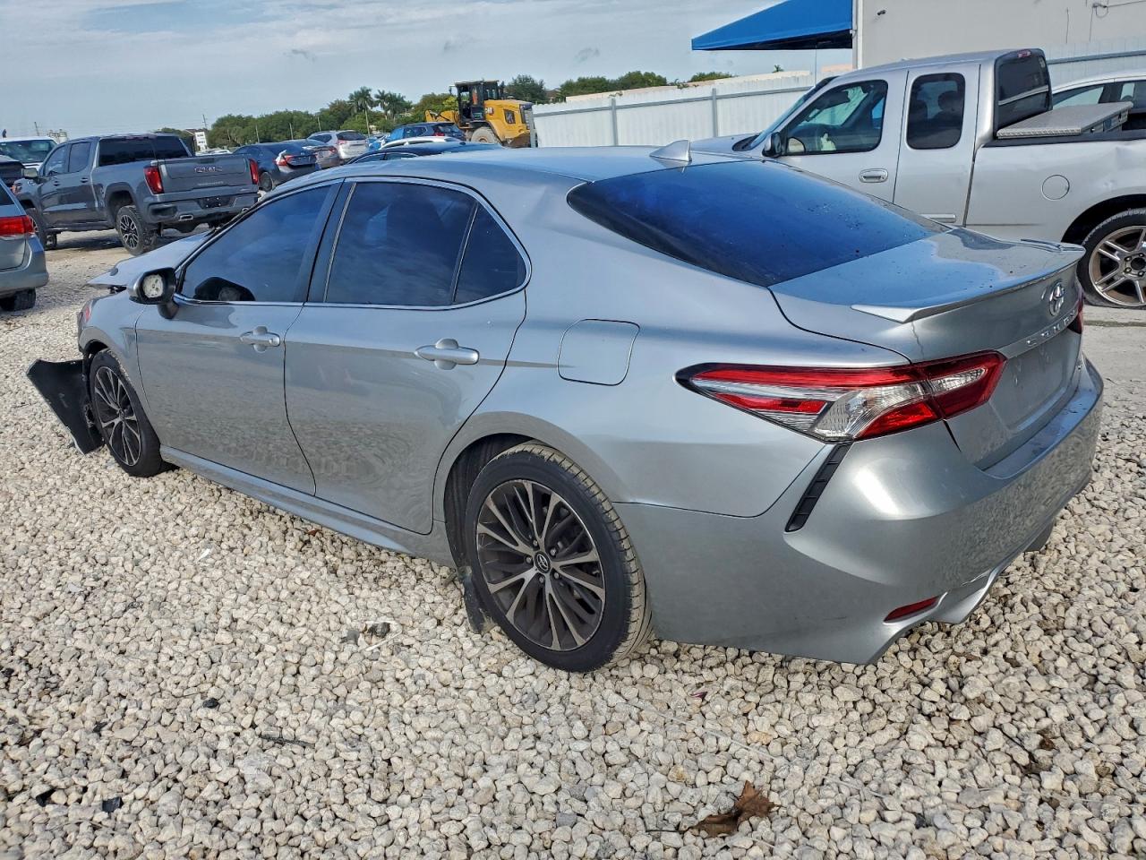 2019 TOYOTA CAMRY L photo 2
