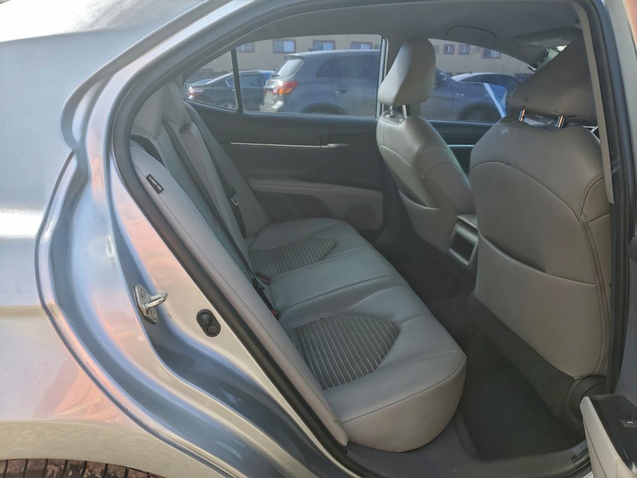 2019 TOYOTA CAMRY L photo 10