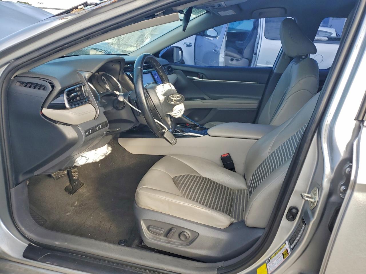 2019 TOYOTA CAMRY L photo 7