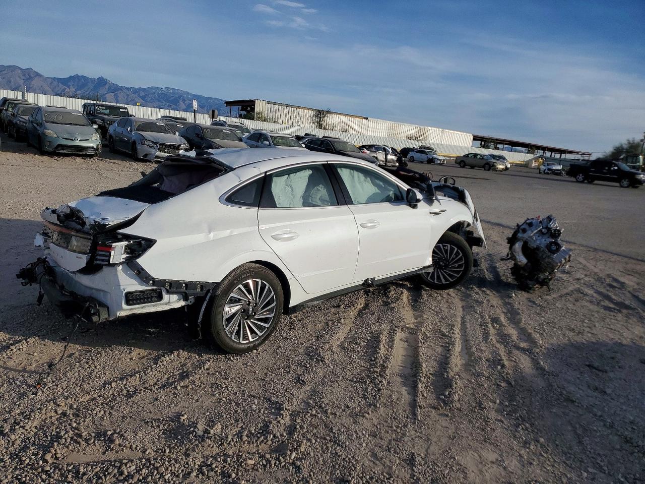 2025 HYUNDAI SONATA HYBRID photo 3