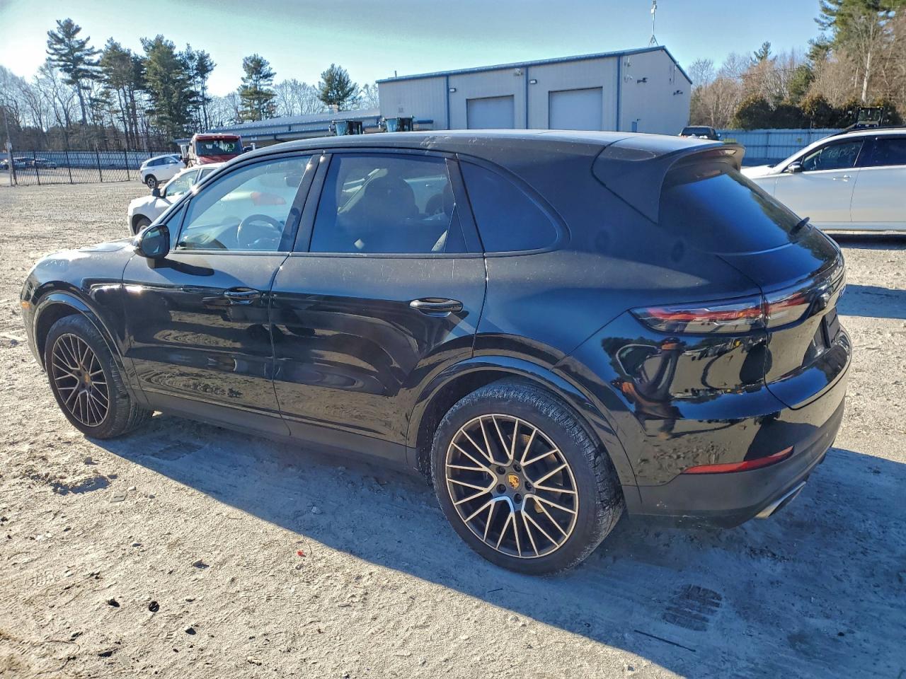 2021 PORSCHE CAYENNE photo 2