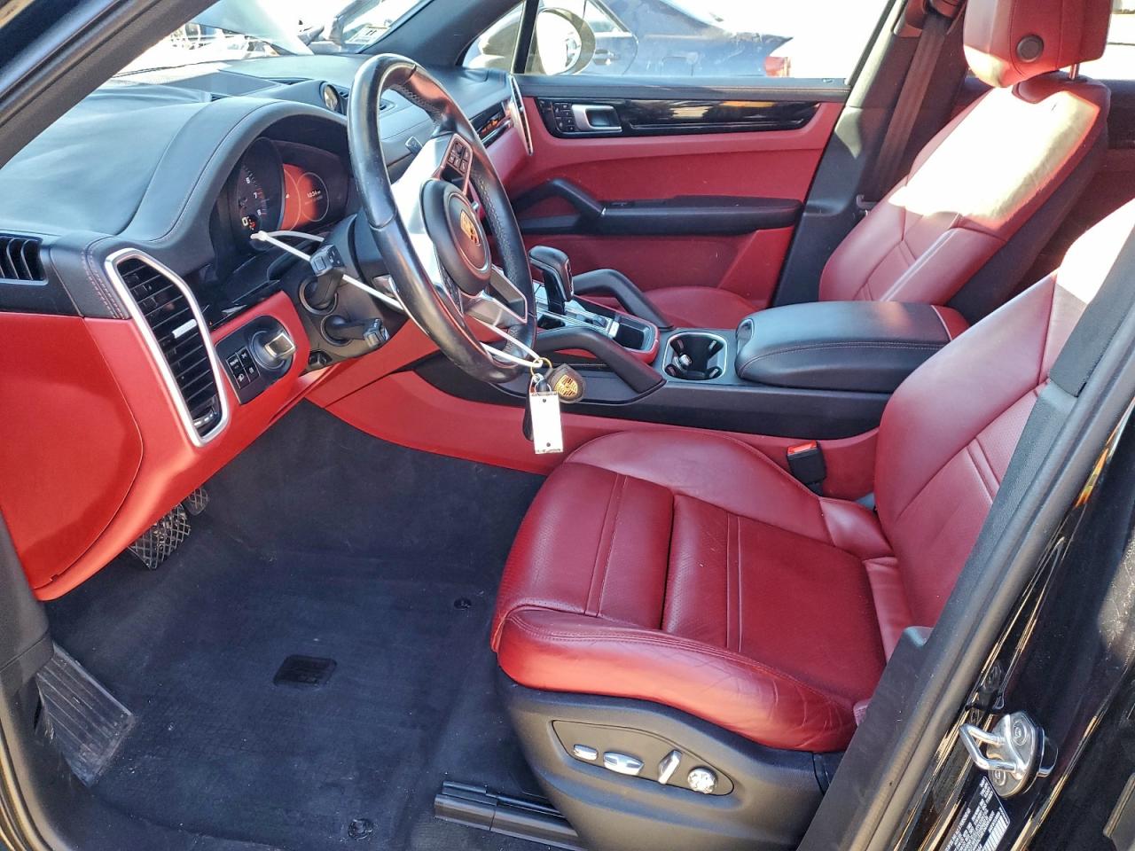 2021 PORSCHE CAYENNE photo 7