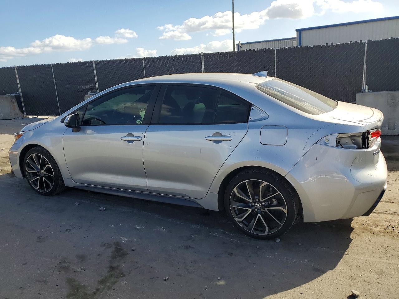2022 TOYOTA COROLLA SE photo 2