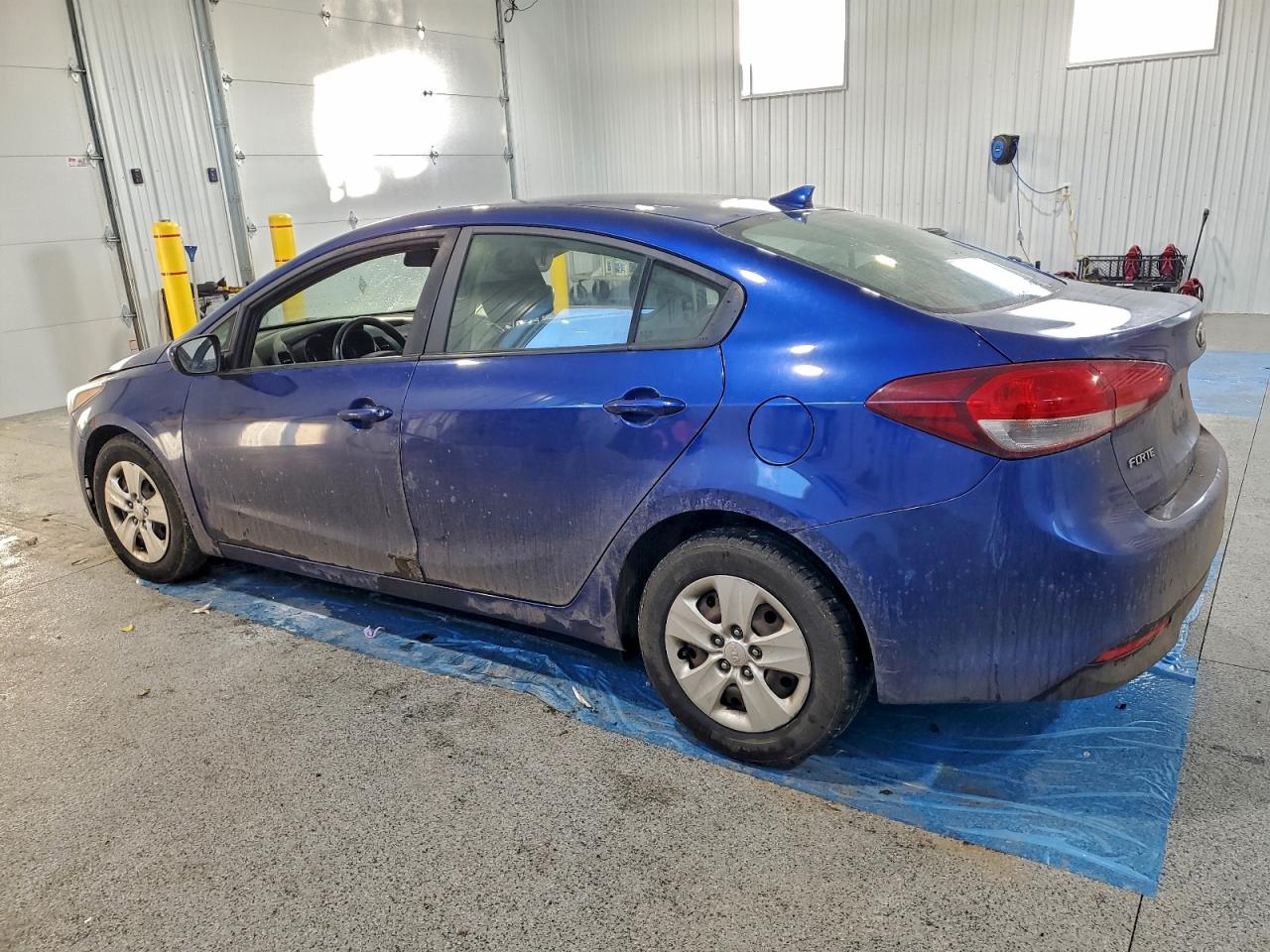 2017 KIA FORTE LX photo 2