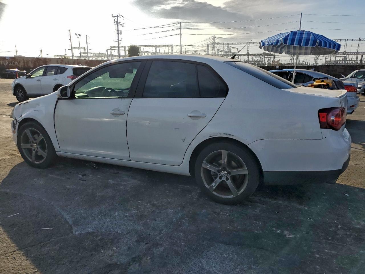 2009 VOLKSWAGEN JETTA S photo 2