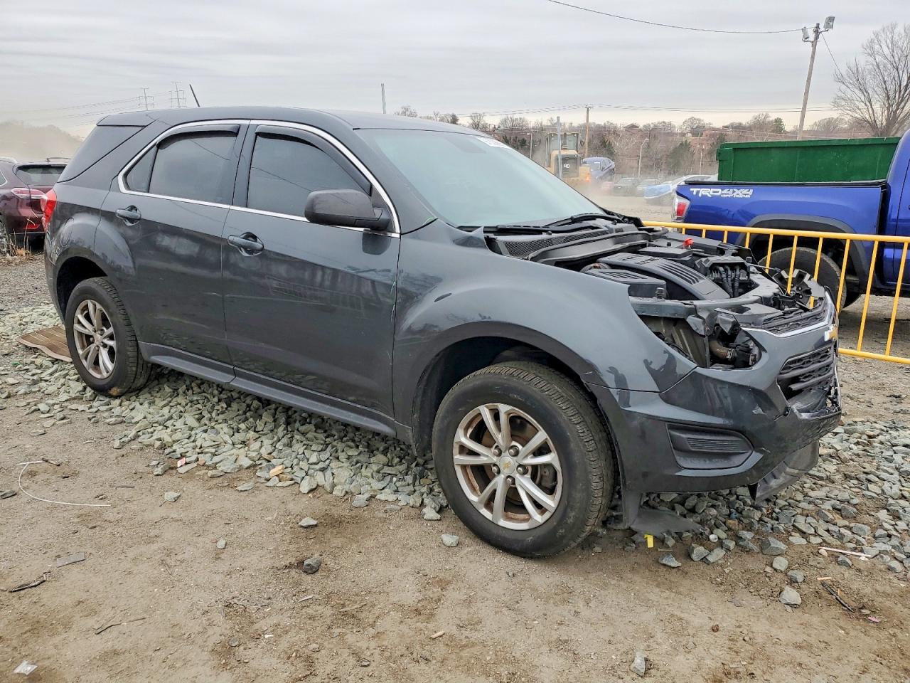 2017 CHEVROLET EQUINOX LS photo 4