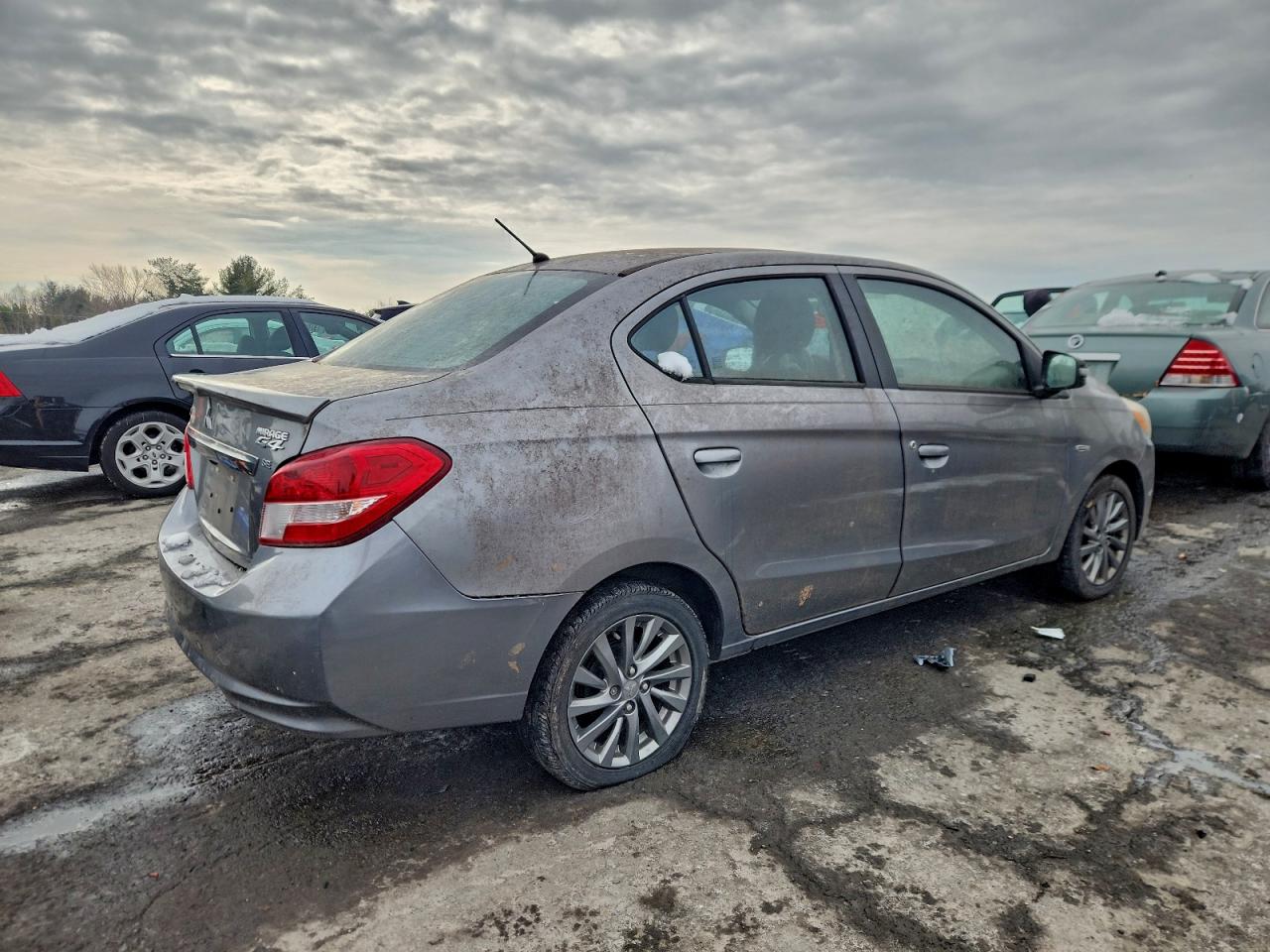 2017 MITSUBISHI MIRAGE G4 SE photo 3