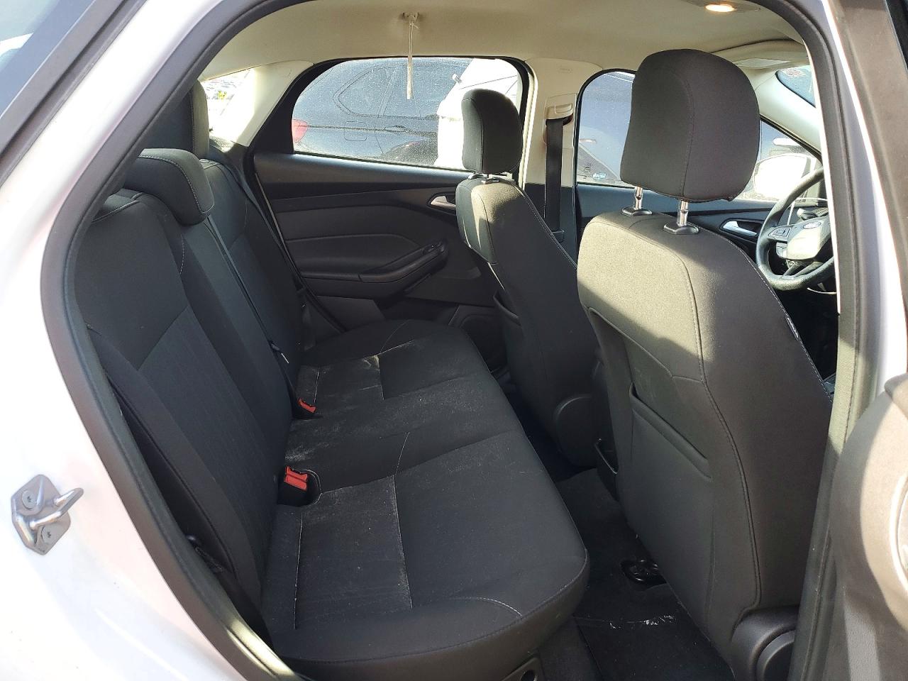 2017 FORD FOCUS SE photo 10