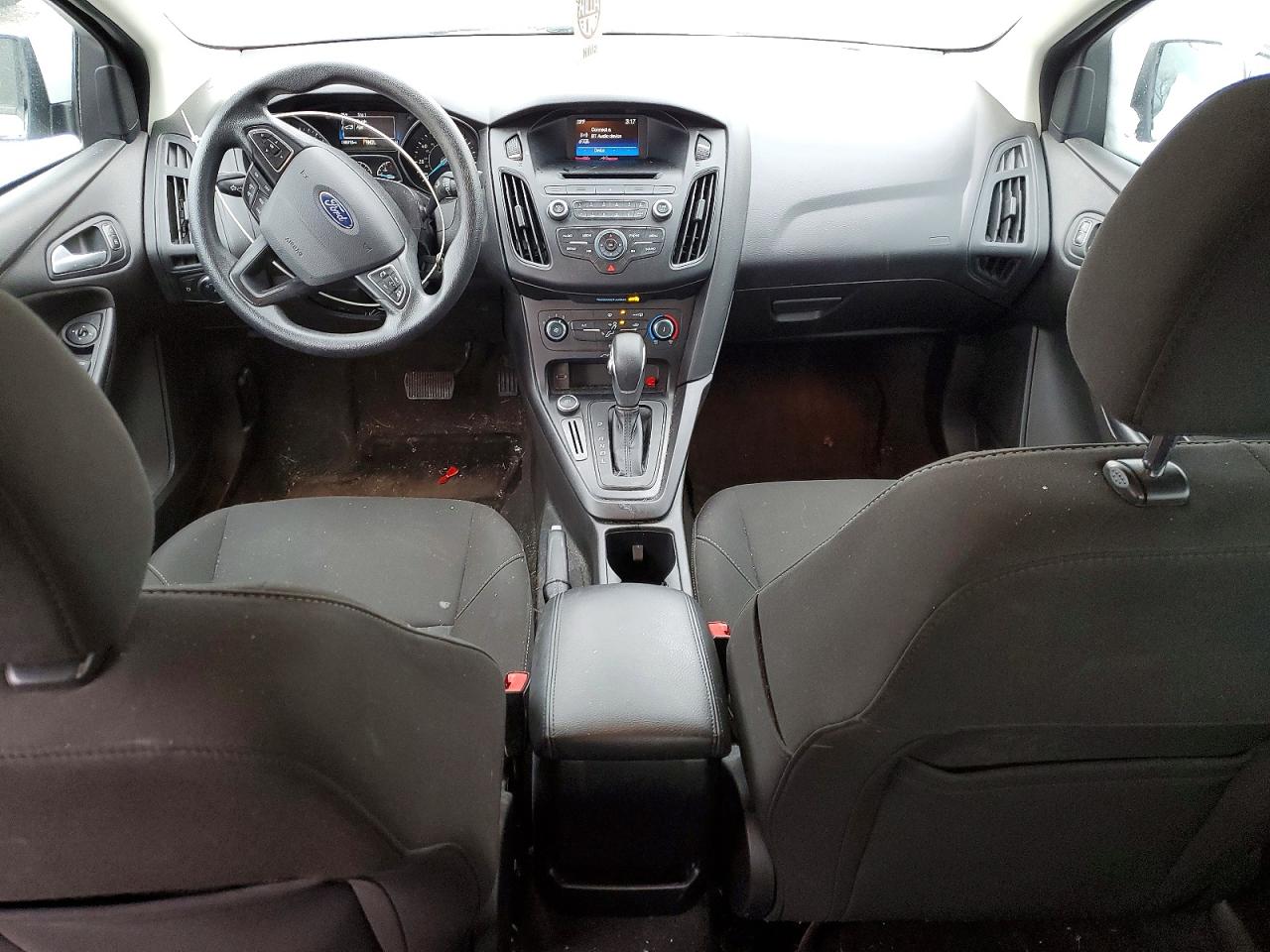 2017 FORD FOCUS SE photo 8