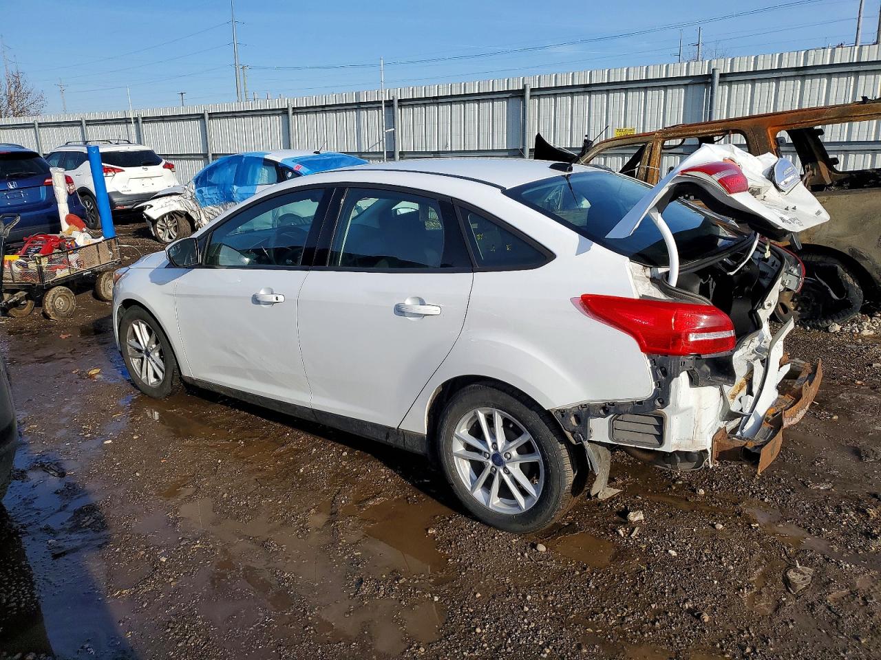 2017 FORD FOCUS SE photo 2