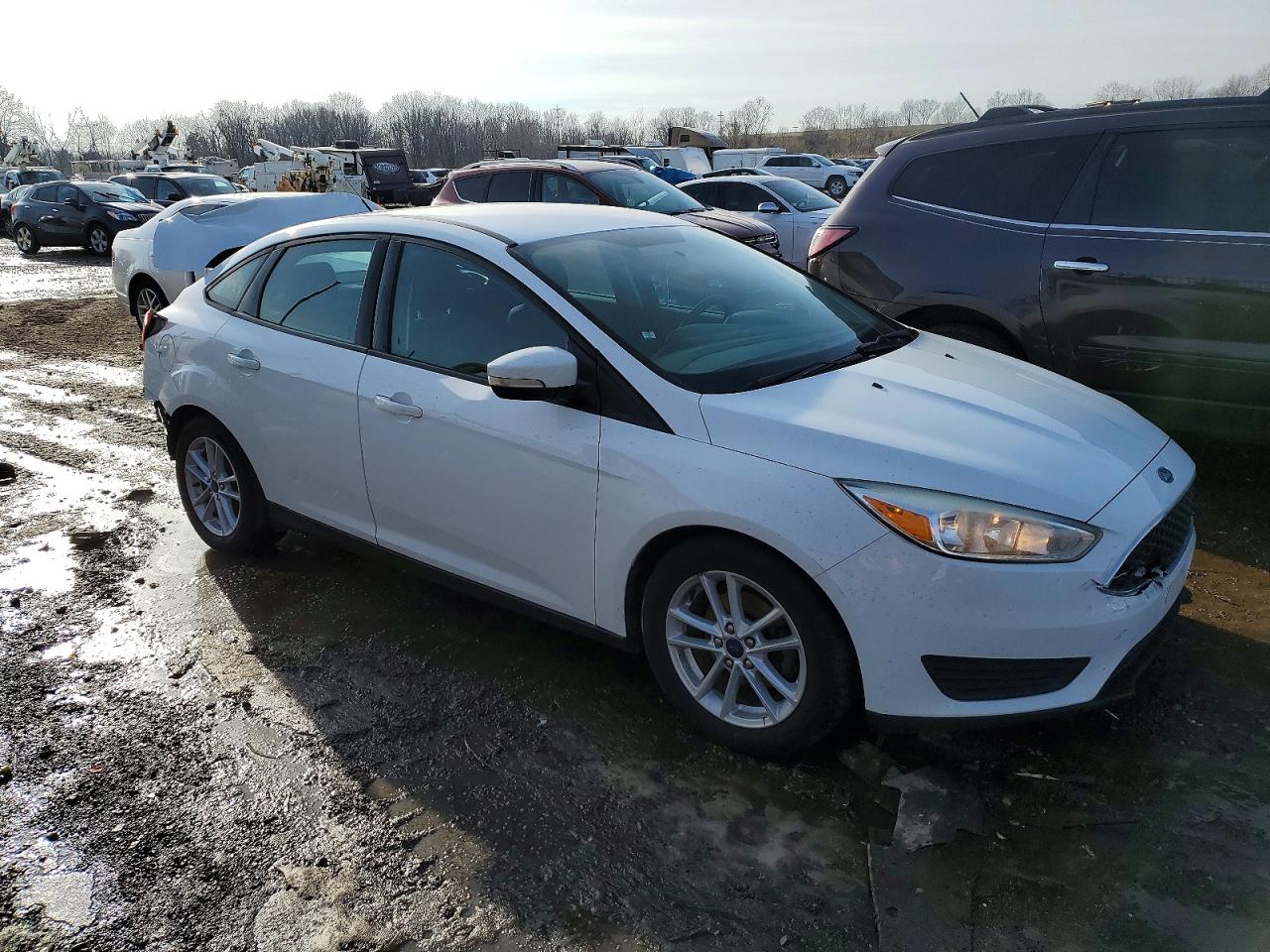 2017 FORD FOCUS SE photo 4