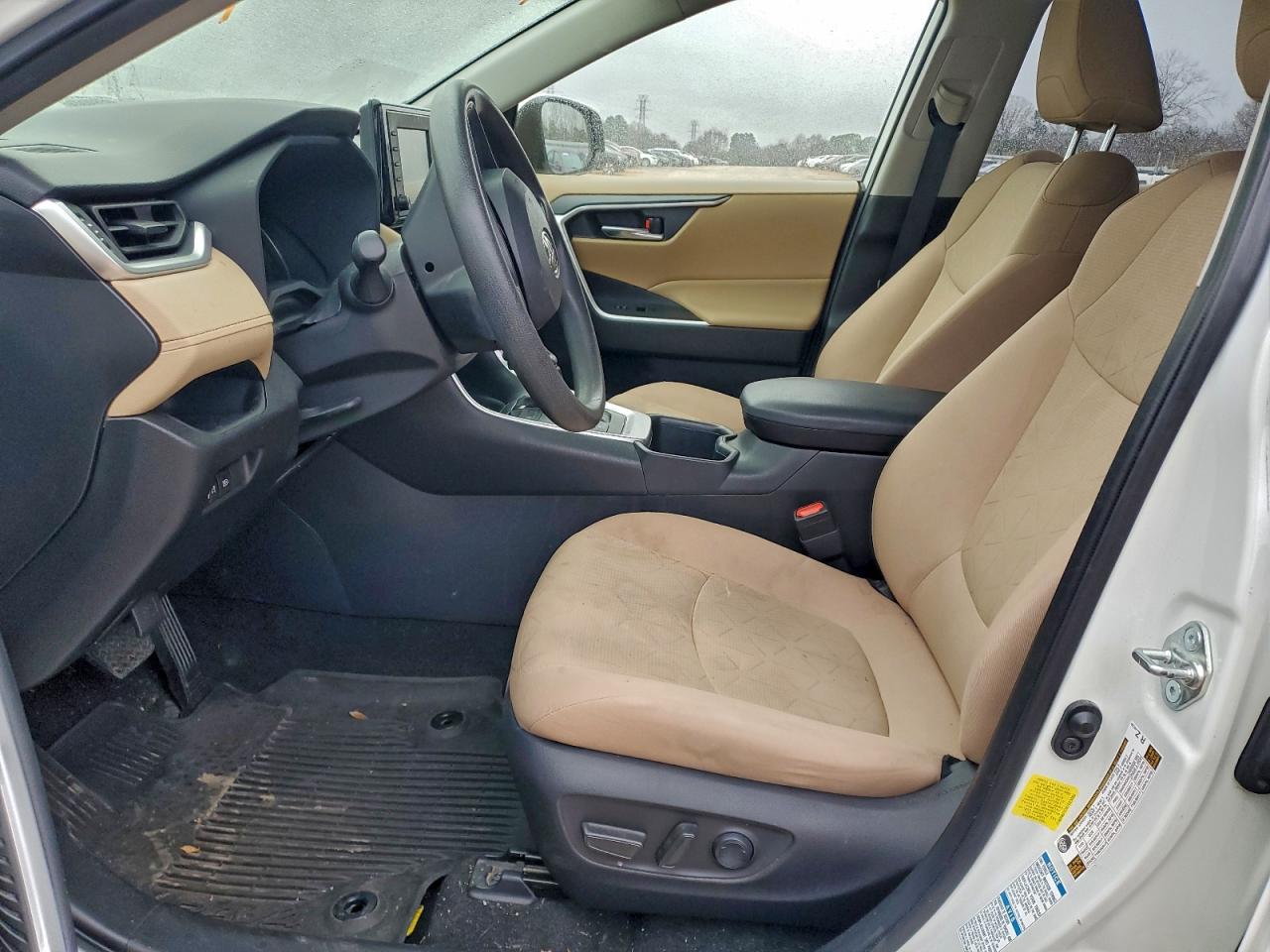 2022 TOYOTA RAV4 XLE photo 7