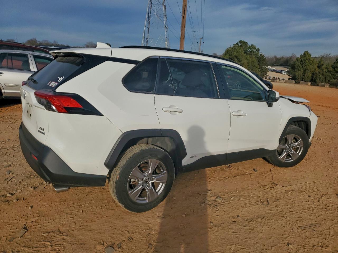 2022 TOYOTA RAV4 XLE photo 3