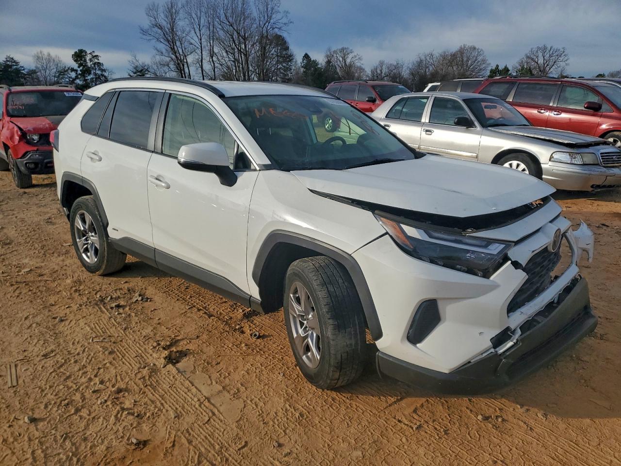 2022 TOYOTA RAV4 XLE photo 4