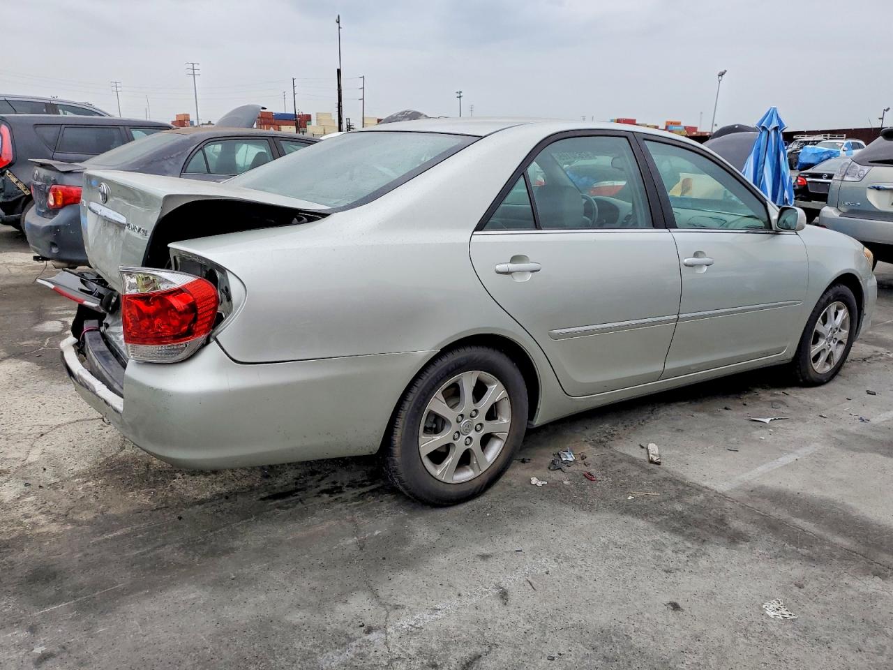 2005 TOYOTA CAMRY LE photo 3