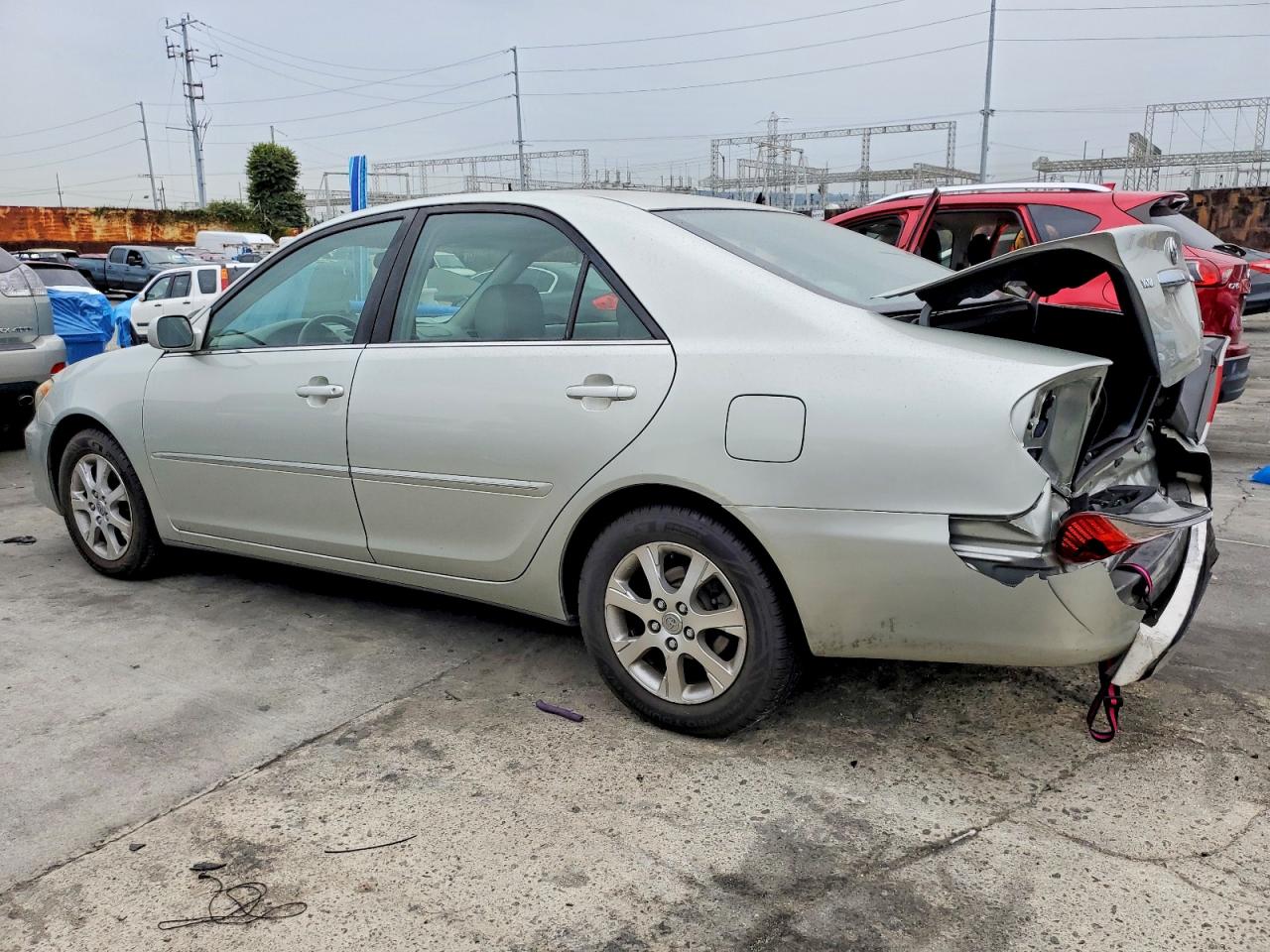 2005 TOYOTA CAMRY LE photo 2