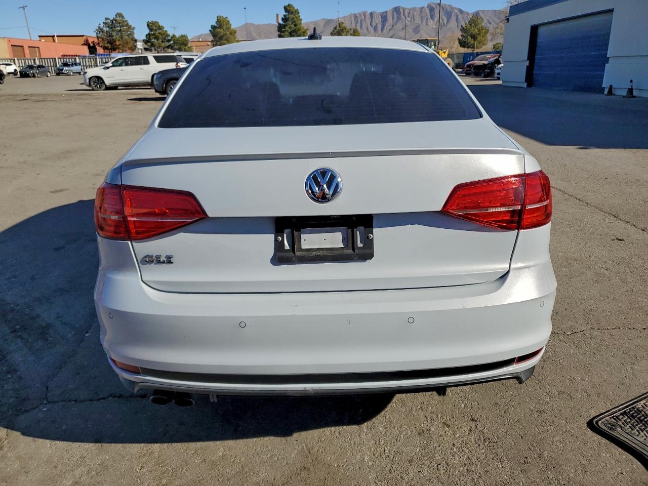 2017 VOLKSWAGEN JETTA GLI photo 6