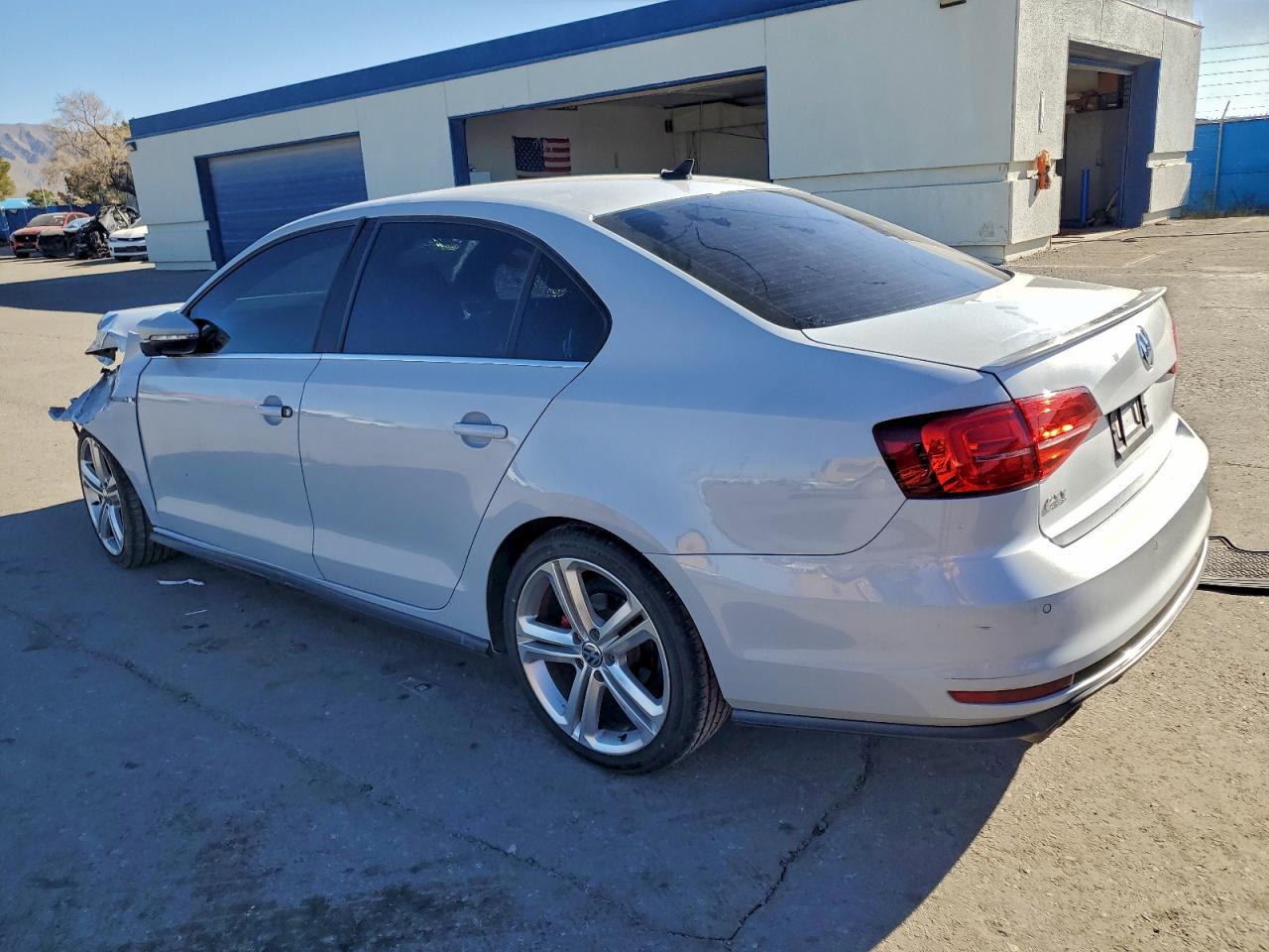 2017 VOLKSWAGEN JETTA GLI photo 2
