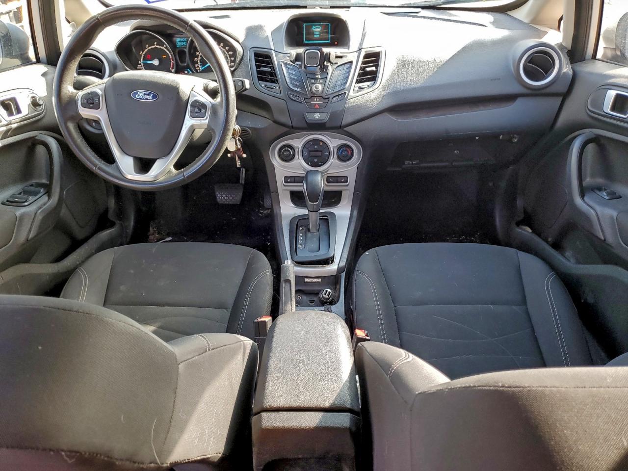 2016 FORD FIESTA SE photo 8