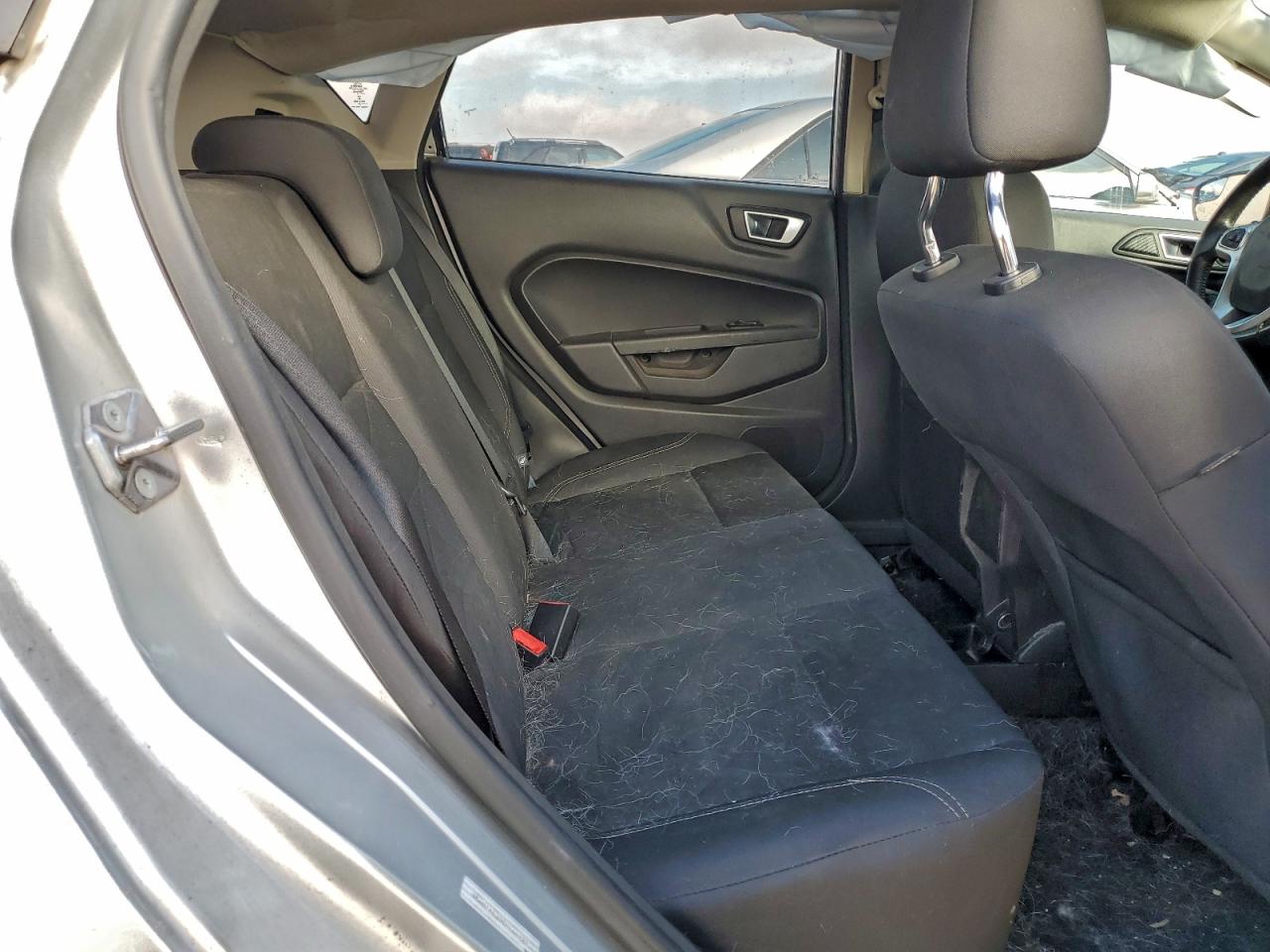 2016 FORD FIESTA SE photo 10