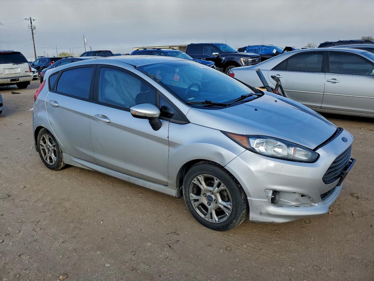 2016 FORD FIESTA SE photo 4
