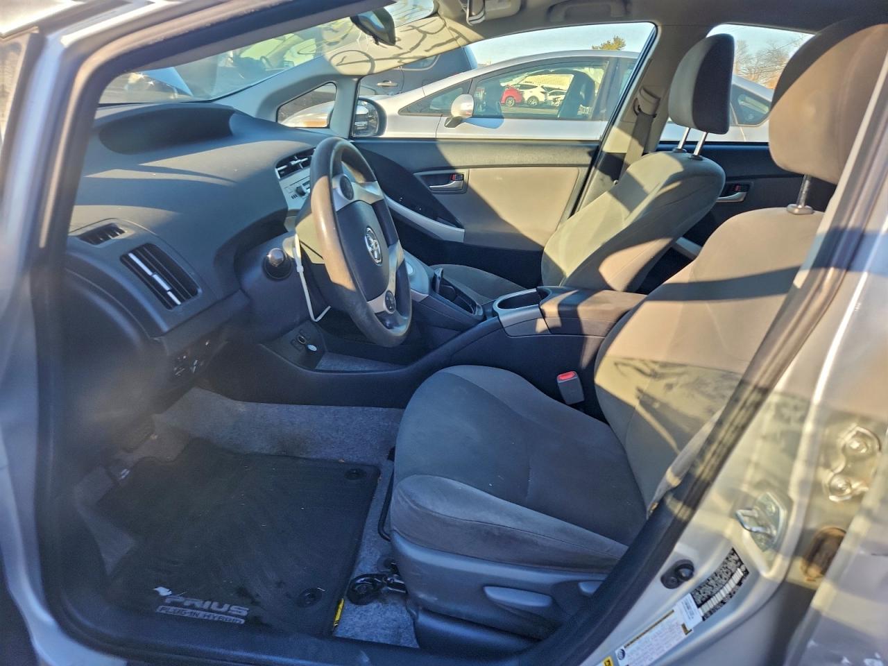2014 TOYOTA PRIUS PLUG-IN photo 7