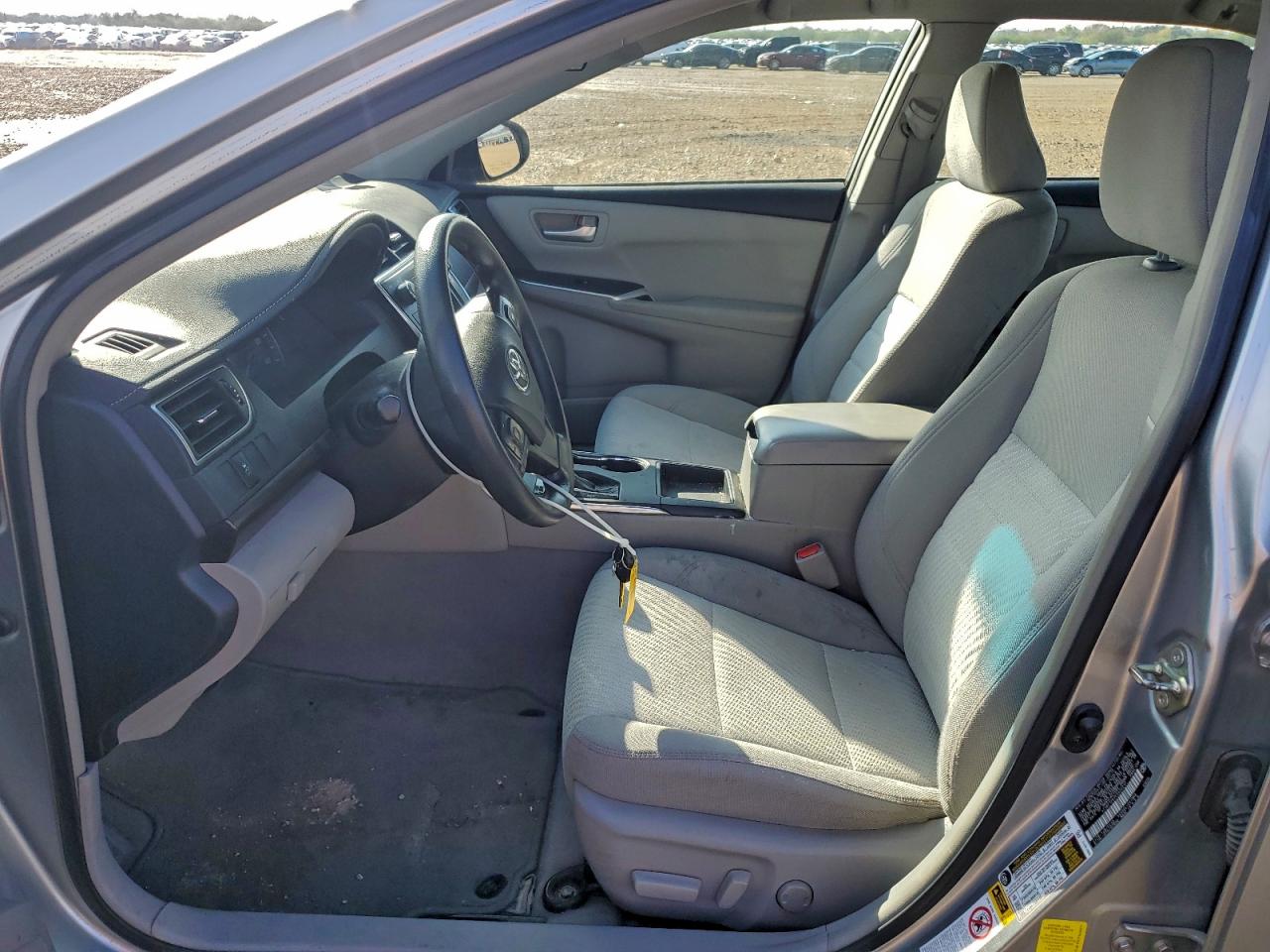 2015 TOYOTA CAMRY LE photo 7