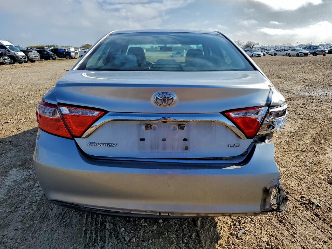 2015 TOYOTA CAMRY LE photo 6