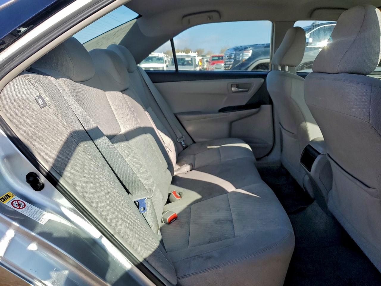 2015 TOYOTA CAMRY LE photo 10
